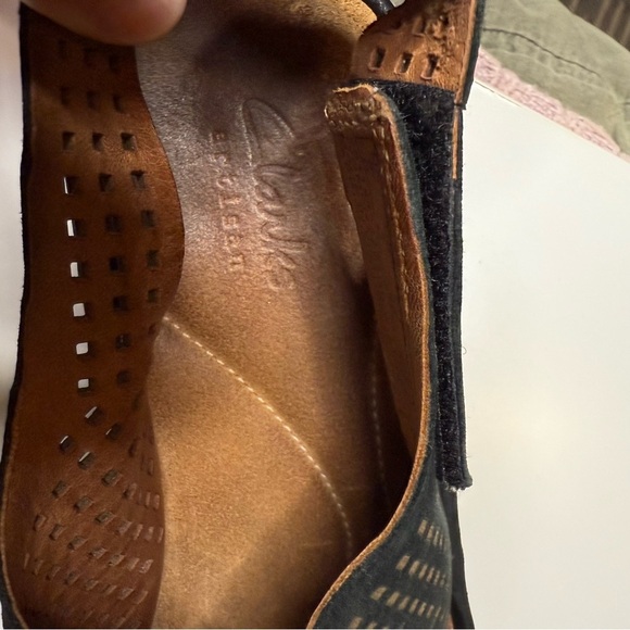 Clarks Black Perforated Women Wedge Sandals Size 8 GUC, see photos for wear - Picture 6 of 8